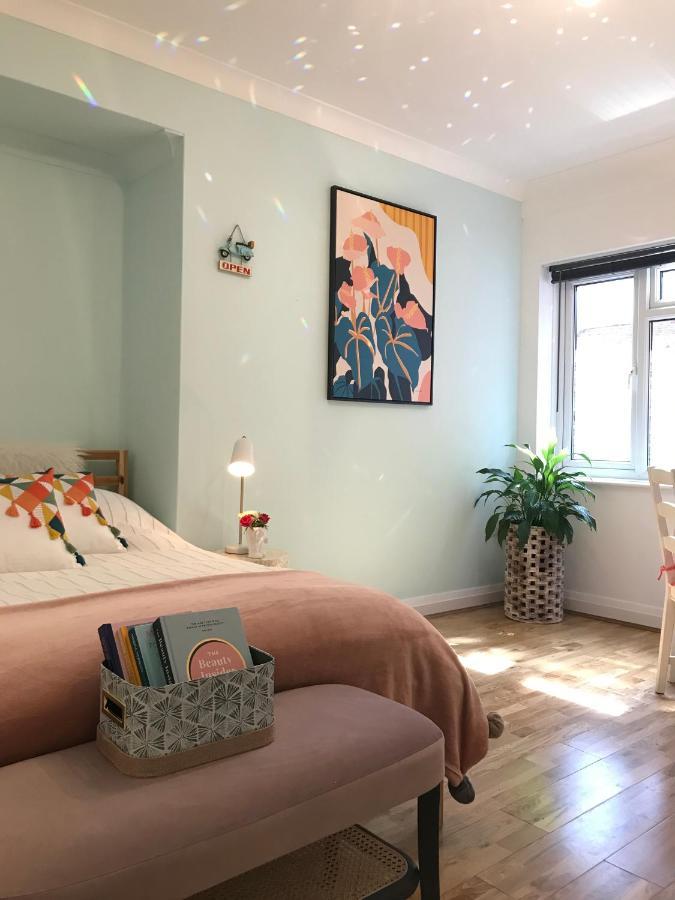 Modern Boutique Studio Apartment Μπόρνμουθ Εξωτερικό φωτογραφία