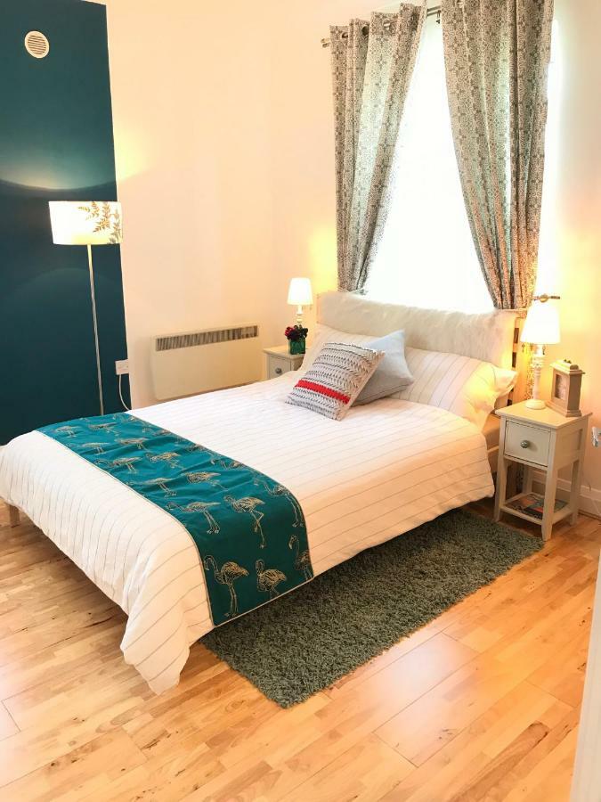 Modern Boutique Studio Apartment Μπόρνμουθ Εξωτερικό φωτογραφία
